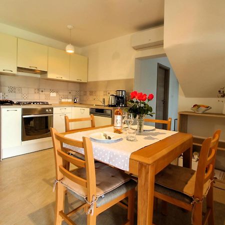 Višnjan Holiday Home Zora מראה חיצוני תמונה