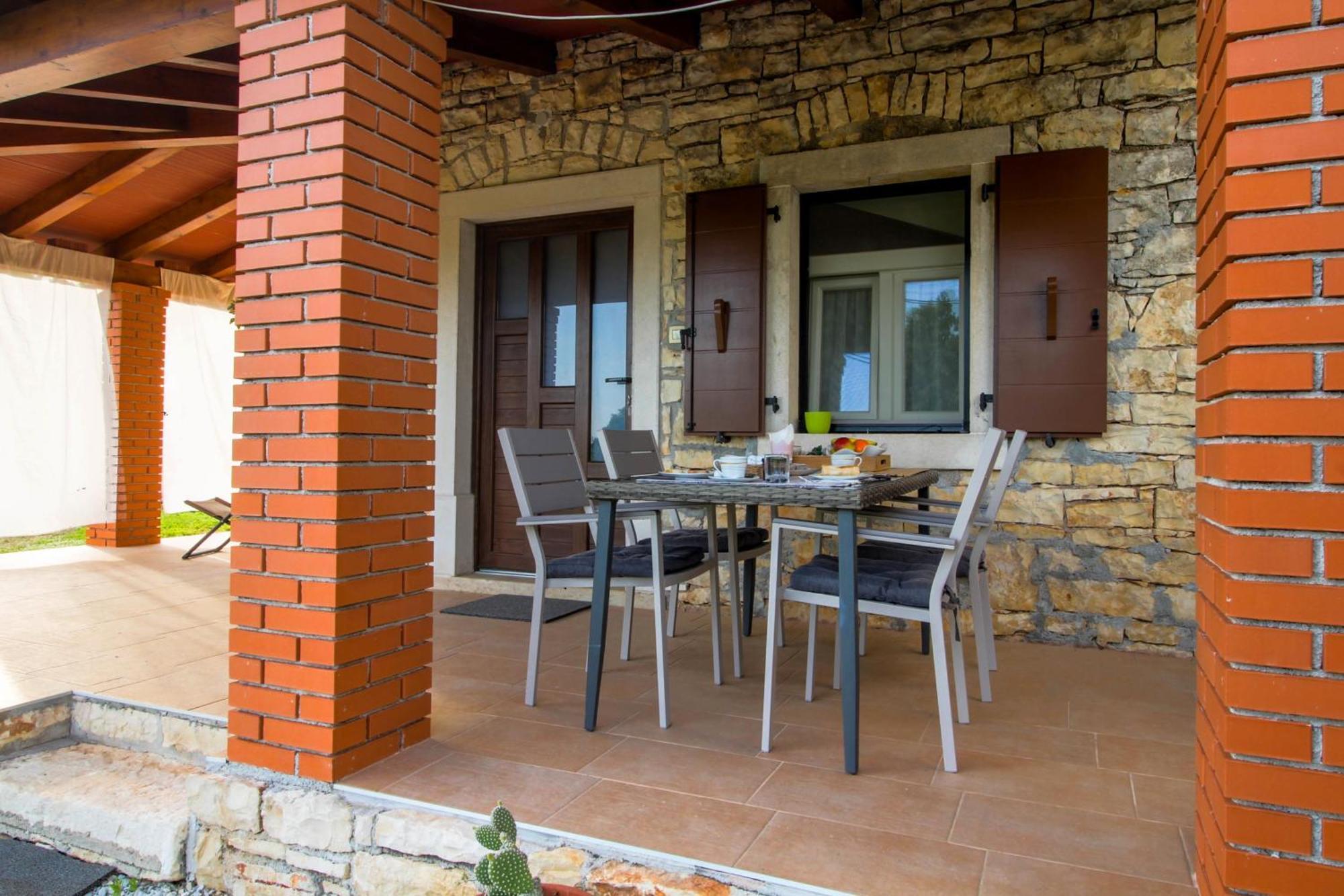 Višnjan Holiday Home Zora מראה חיצוני תמונה